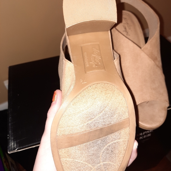 Sandals - Picture 3 of 3